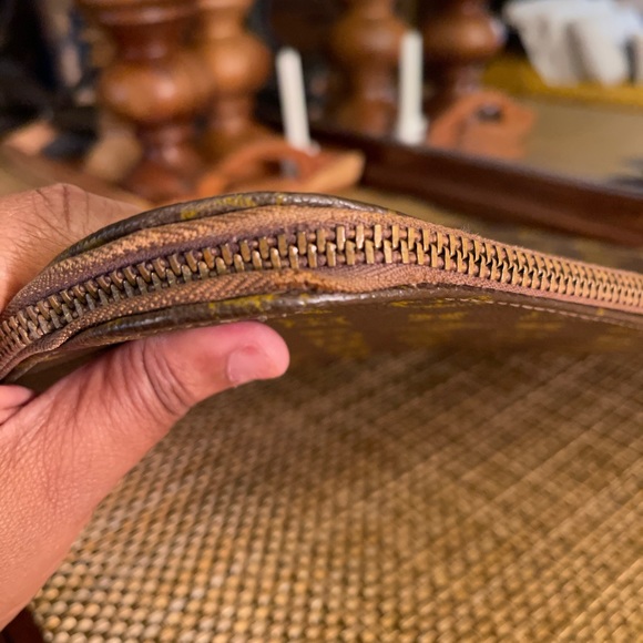 Authentic LV Vintage document Holder - Picture 6 of 16